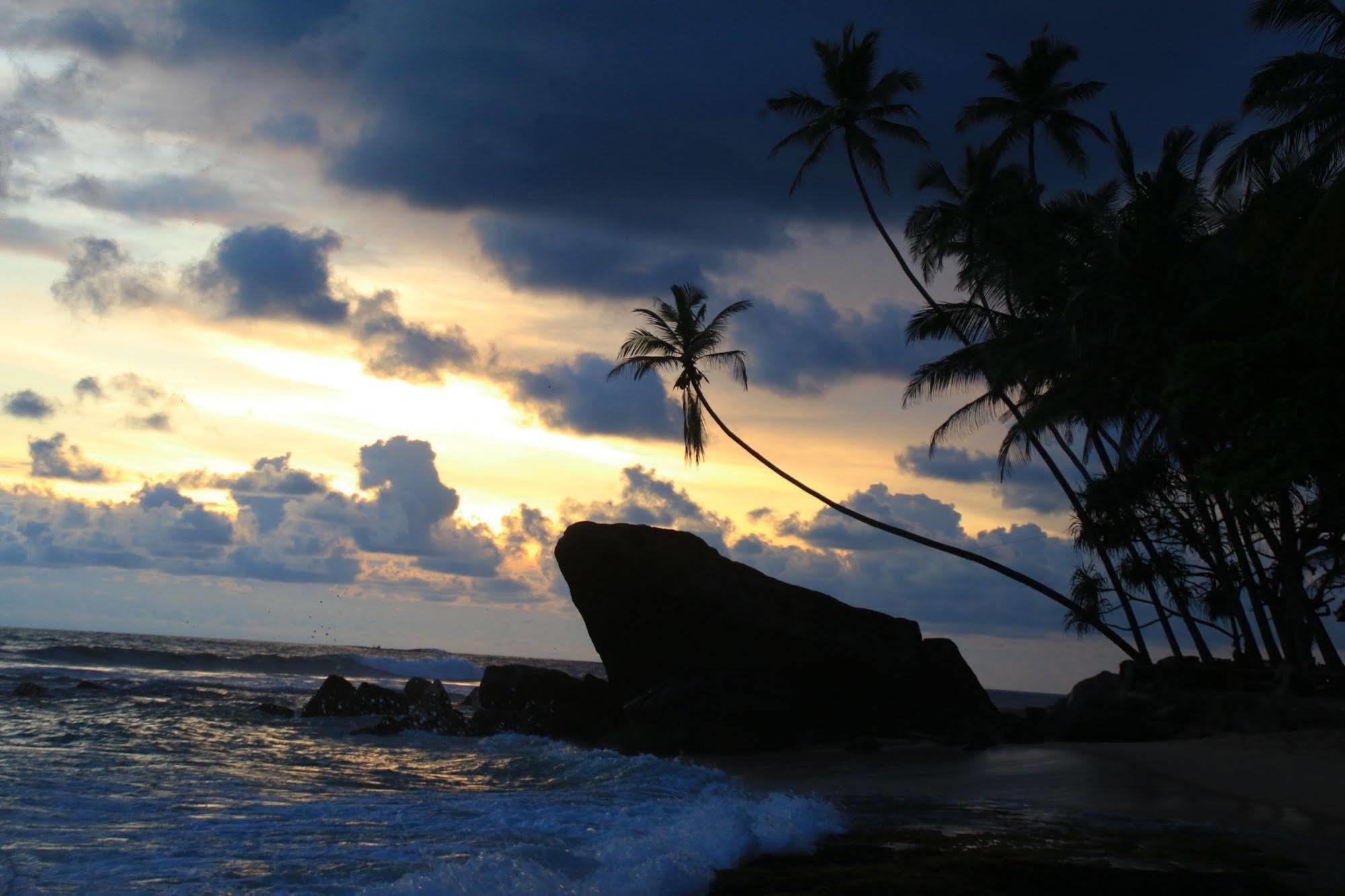 Sayura Beach Hotel 4*